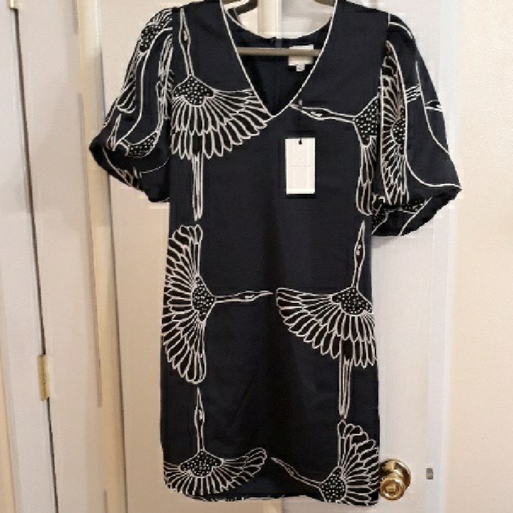 Navy and White Crane Print V-Neck Shift Dress